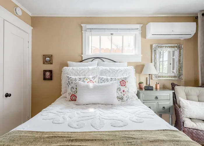 Casita Charm, Cozy Character