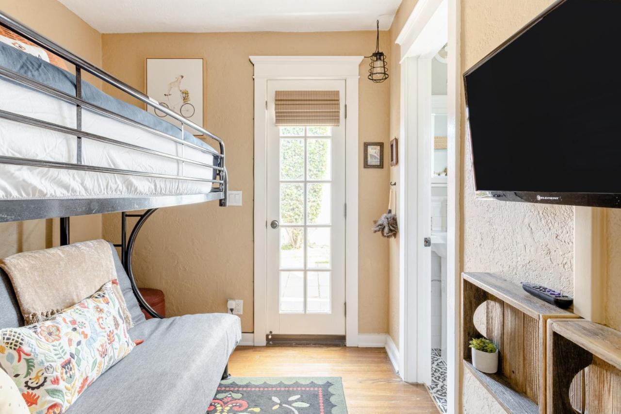 Casita Charm, Cozy Character *